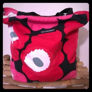 Cute colorful tote with a zipper!